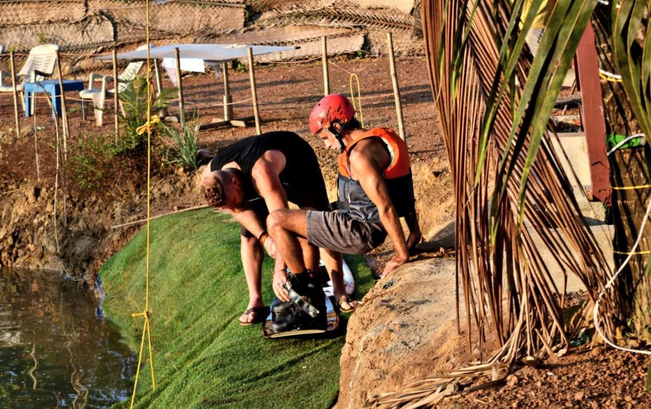 Wake Park Goa Hotel Arambol Ngoại thất bức ảnh