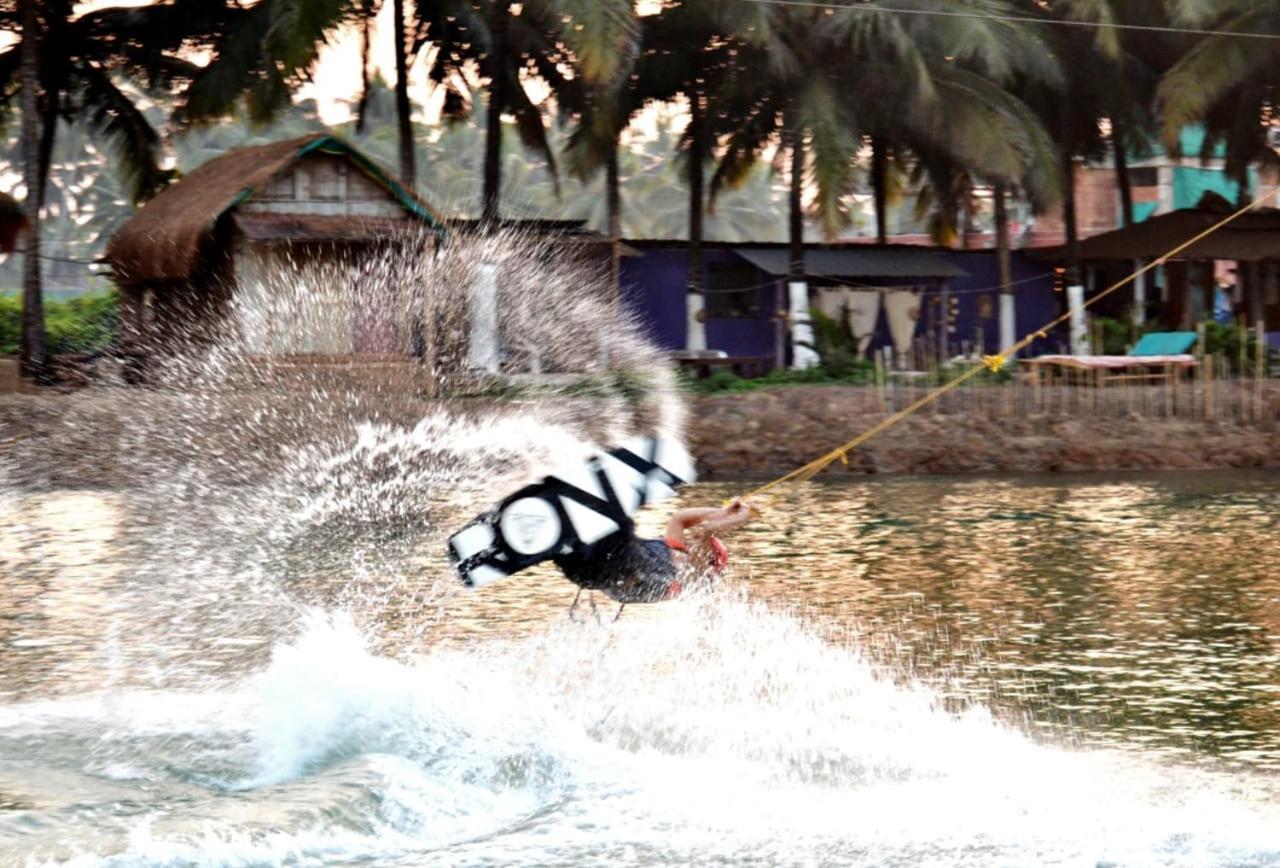 Wake Park Goa Hotel Arambol Ngoại thất bức ảnh